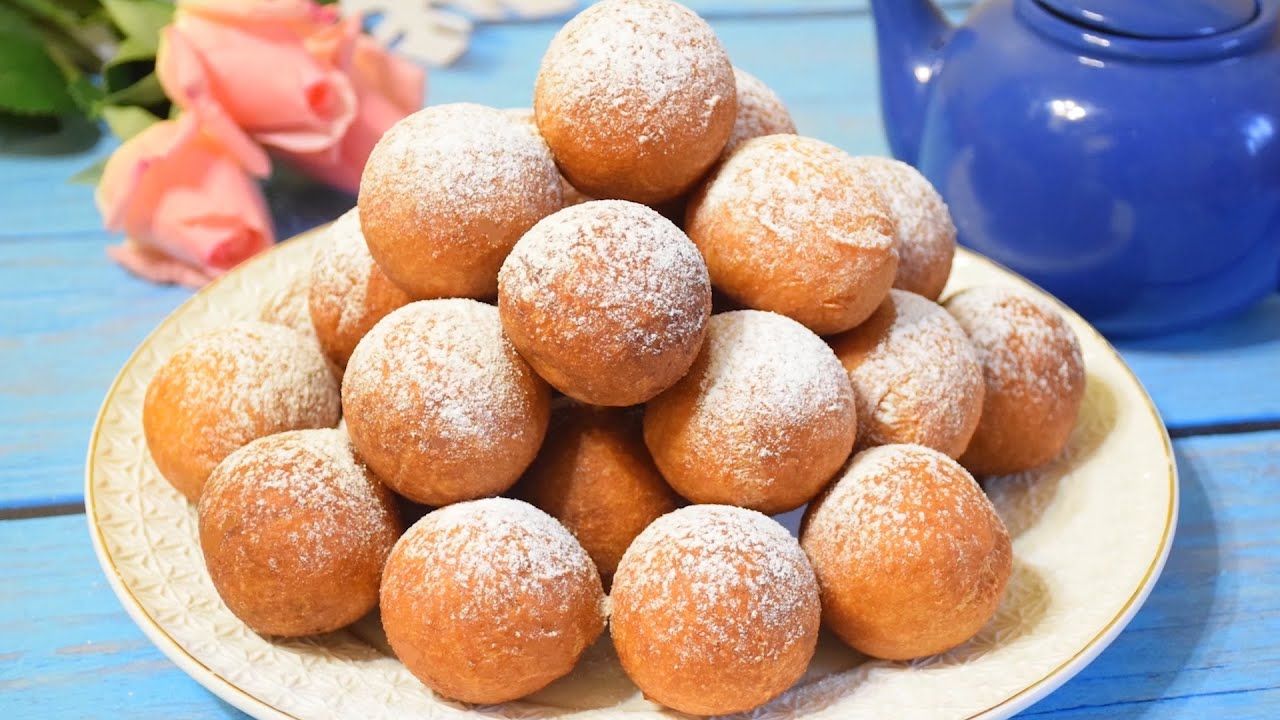 En enää tee juustokakkuja. Paistan friteerattuna donitseja hillon kanssa – suomalaisia pakkauksia. Pehmeää onnea kahvin kanssa