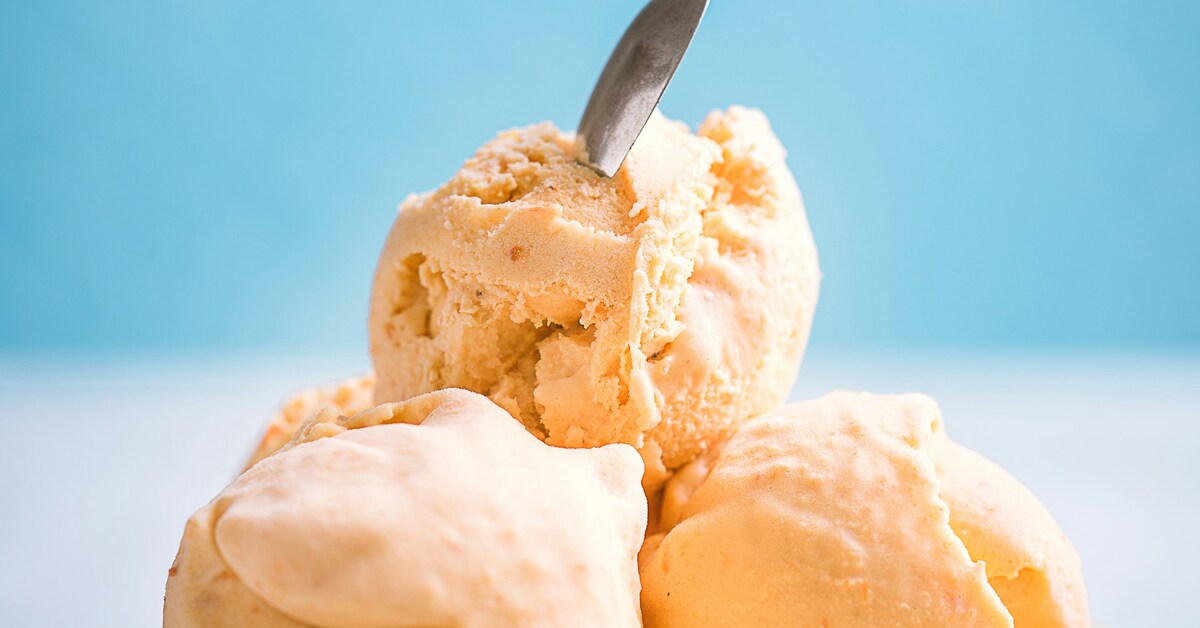 Kuinka valmistaa kotitekoista persikkajäätelöä terveelliseksi välipalaksi