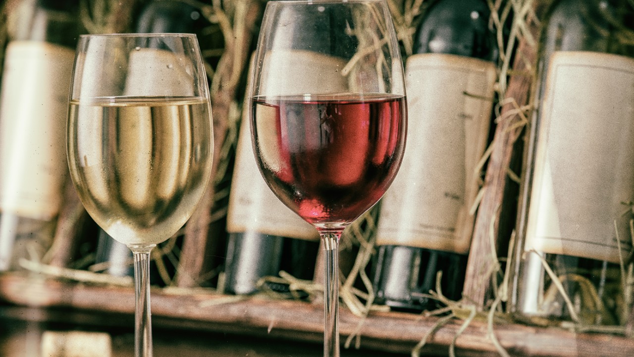 Heikkoalkoholiset viinit: täydellinen opas ja syyt, miksi ne sopivat täydellisesti kesään.