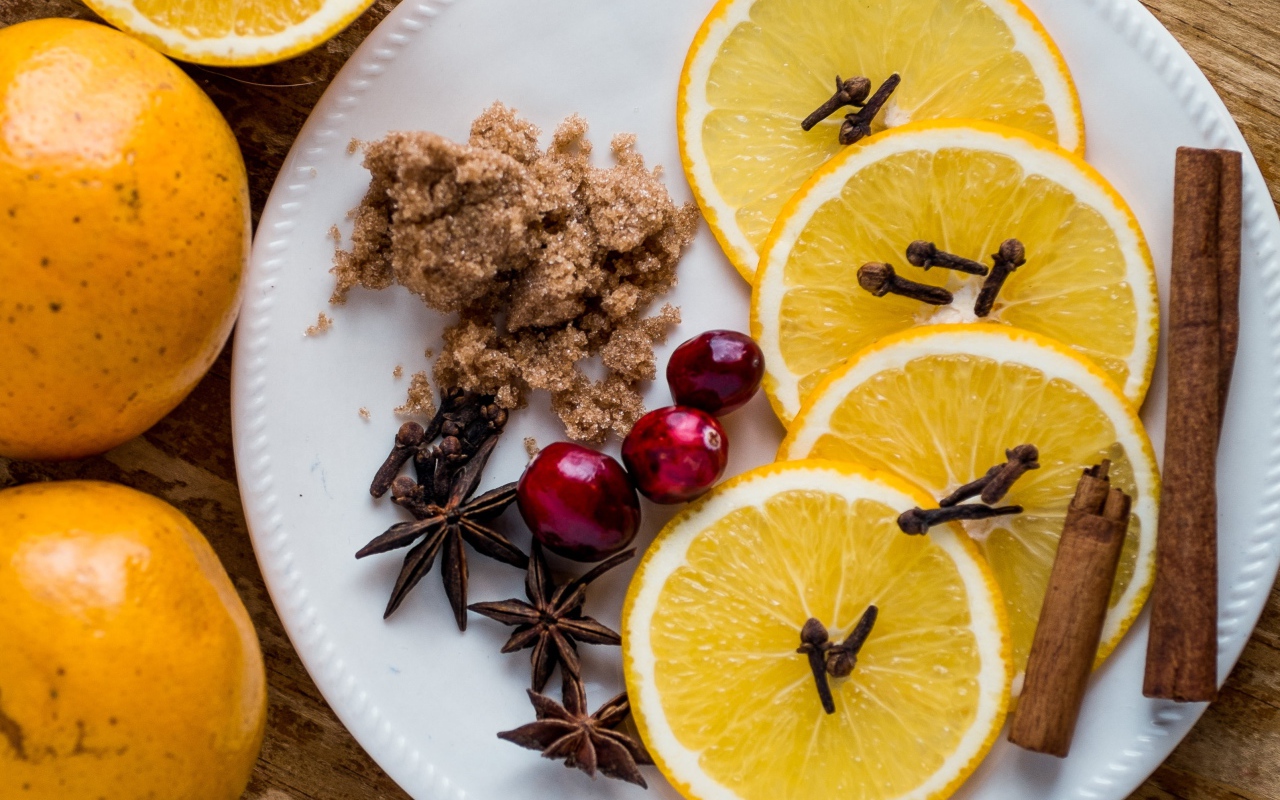 Oranssin kuoren keittäminen inkiväärin kanssa: mitä hyötyä siitä on ja miten sitä käytetään.