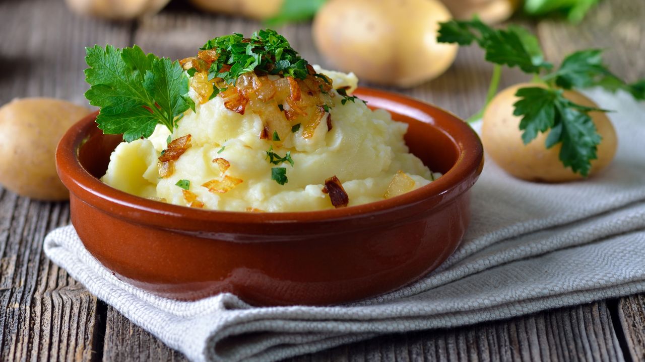 Emme käytä tätä ainesosaa juuri lainkaan, mutta se parantaa perunamuusin makua, kun sitä tarjoillaan härän hännän ja artisokan kanssa.