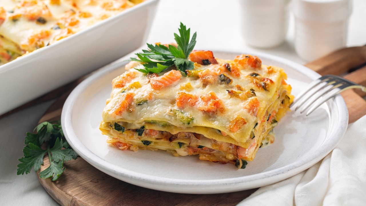 Lohilasagnen resepti on klassisen italialaisen ruokalajin muunnelma, joka tuo jouluun lisämakuja.