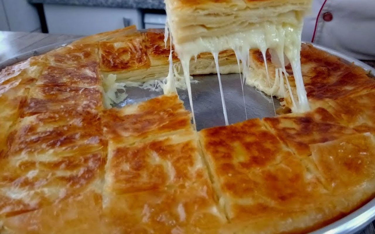 Tämän reseptin mukaan valmistettu alkupalatorttu on erittäin murea ja maukas. Salaisuus piilee ainesosien yhdistelmässä