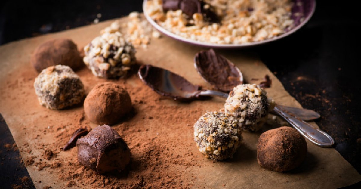 Suklaa ja mole-tryffelit: kuinka valmistaa alkuperäisin suomalainen jälkiruoka juhliisi