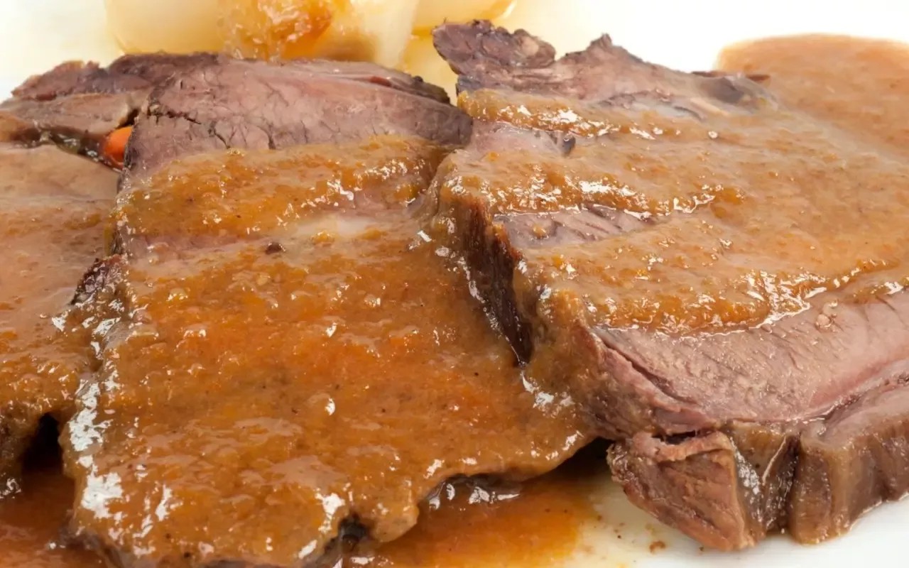 Joseban resepti roast beefille sinapin ja salottisipulin kastikkeen kera