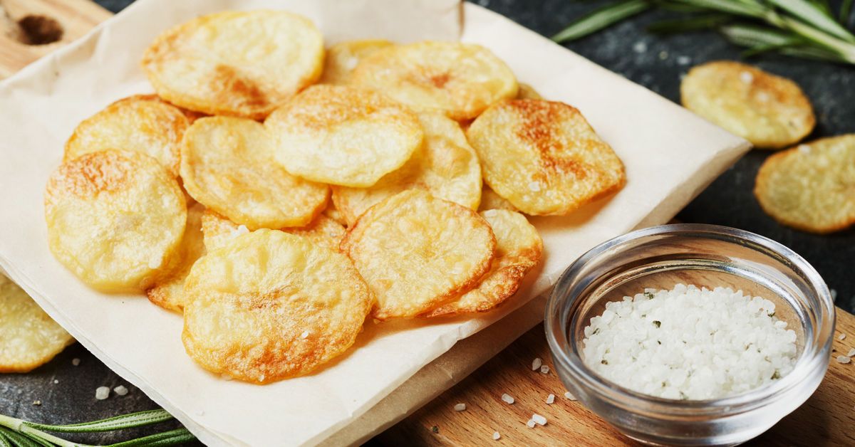 Kuinka valmistaa superkrispisiä uuniperunalastuja – helpoin resepti kevyelle välipalalle