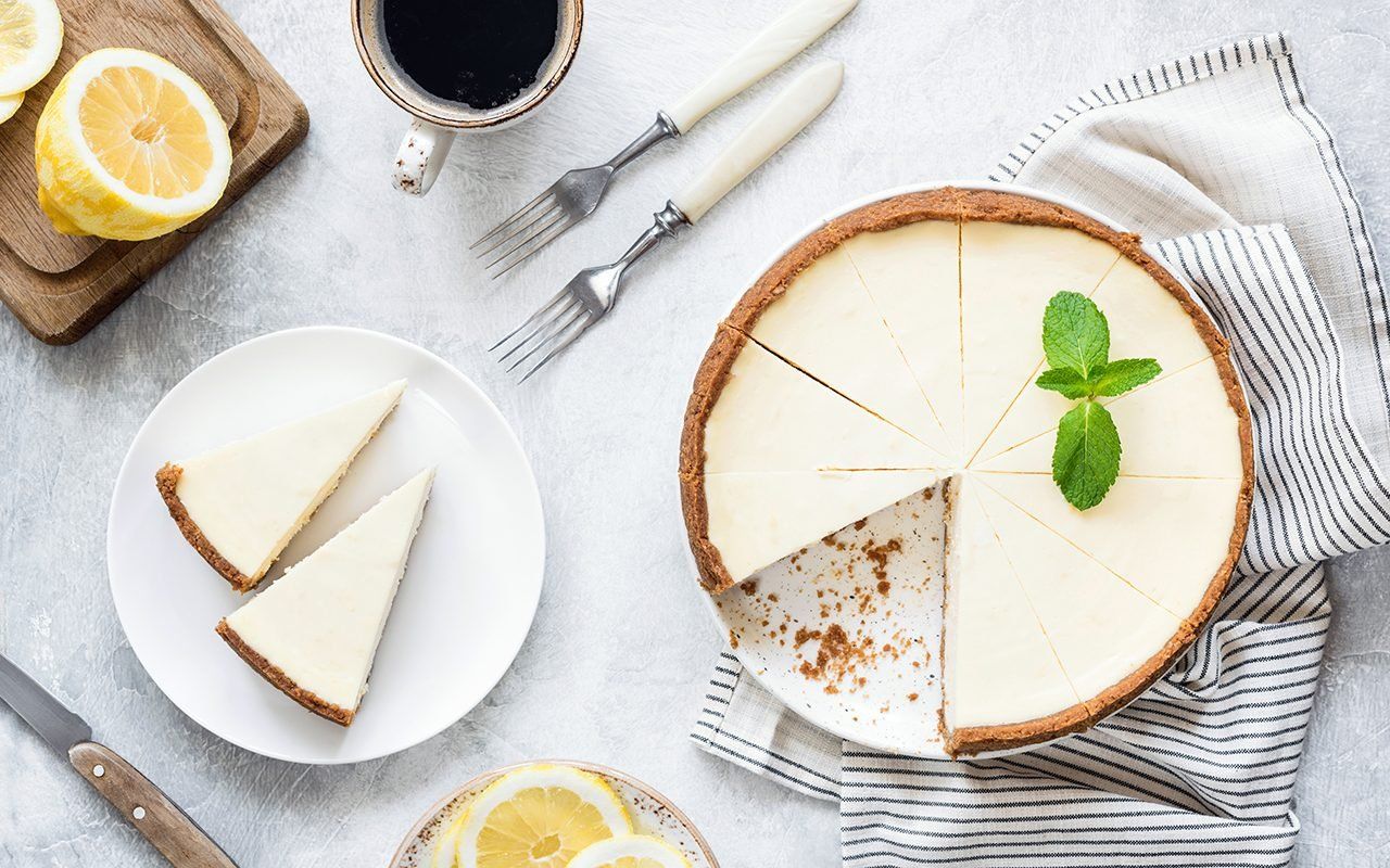 Baskilainen juustokakku on se, jossa on ”karamellisoitu” kuori ja kermainen täyte, ilman taikinaa tai keksejä. Sen valmistaminen ei vaadi monimutkaisia taitoja.