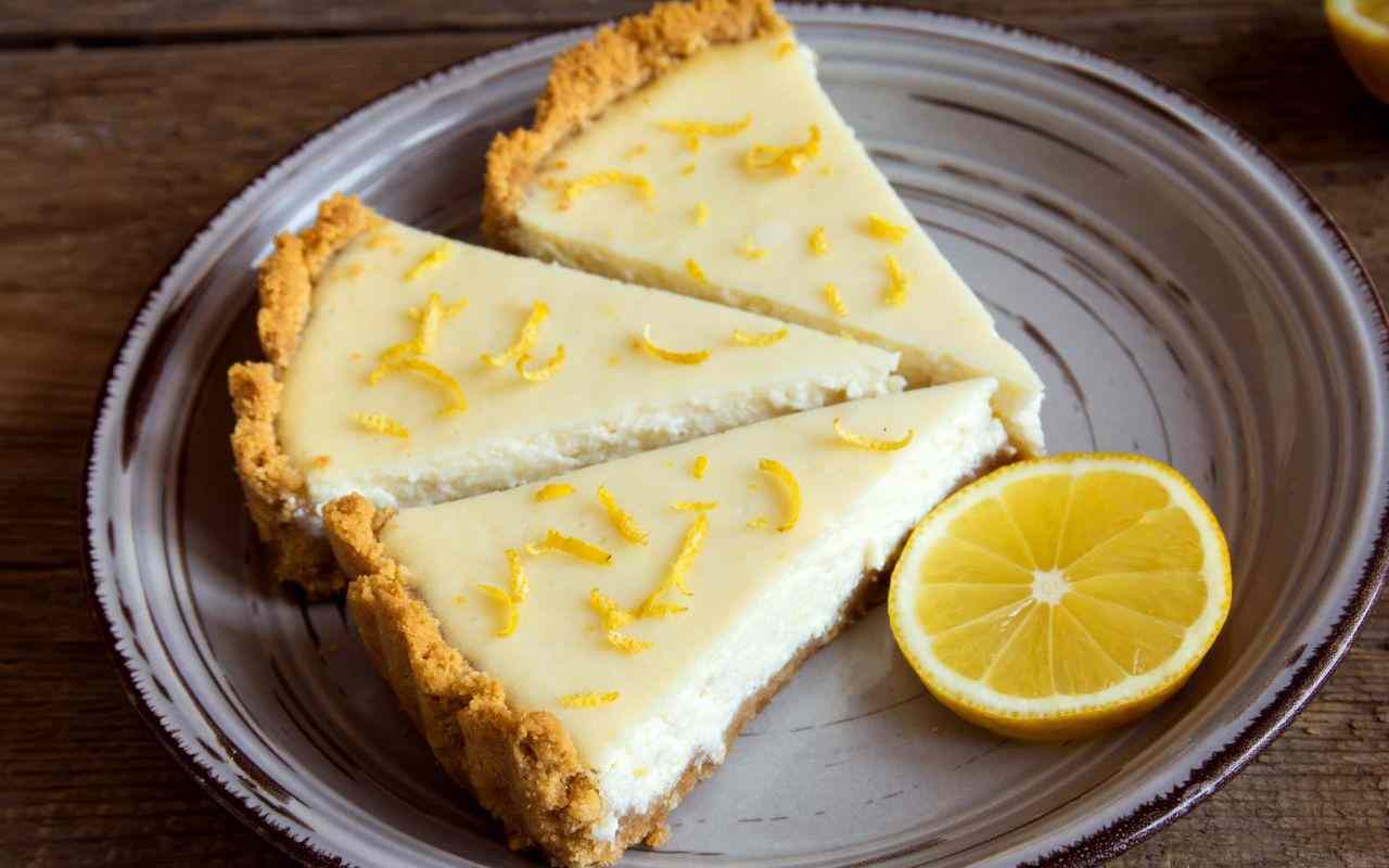 Juustokakku vai unikakku juhlapäiville? Tänä vuonna valitse vaihtoehto ”2 in 1”.