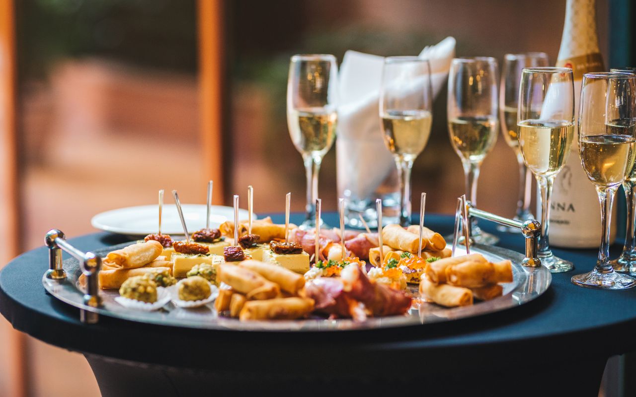 Neljä jouluisten kanapeiden ideaa, jotka ovat helppoja valmistaa ja jotka erottuvat maunsa ja kermamaisen tekstuurinsa ansiosta.