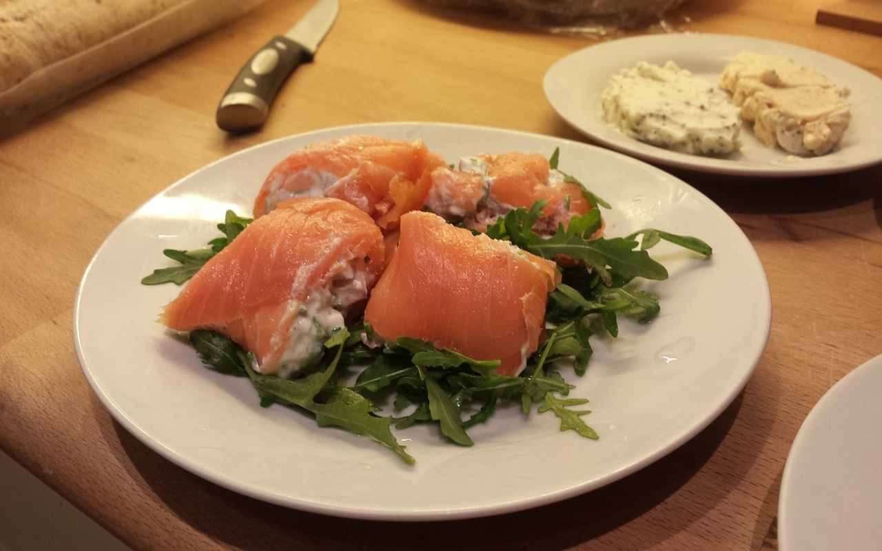 Suomalaisesta lohesta valmistettu alkupala, joka tulee varmasti olemaan jouluaterioiden ja -illallisten hittituote: se on helppo, maukas ja valmistuu 15 minuutissa.