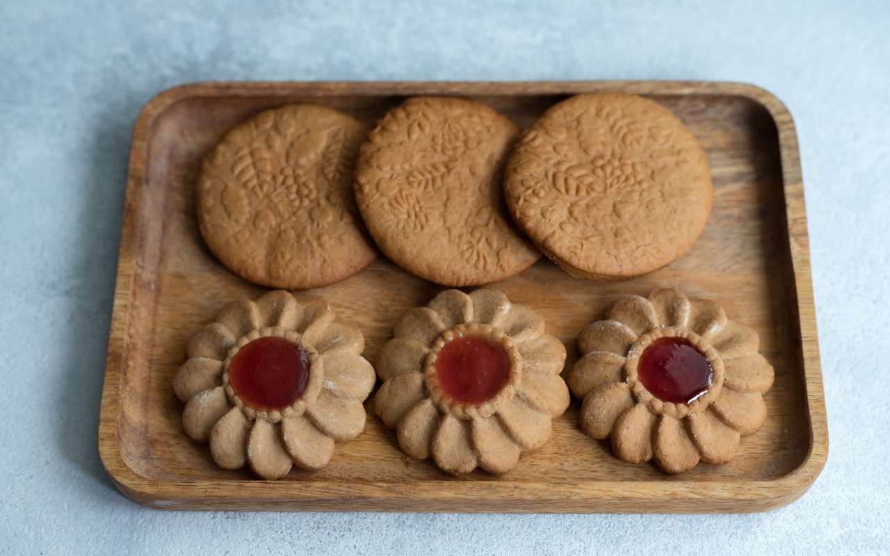 Inkivääri-piparkakku vai juustokakku? Tämä resepti ilahduttaa kaikkia juhlapöydässä.