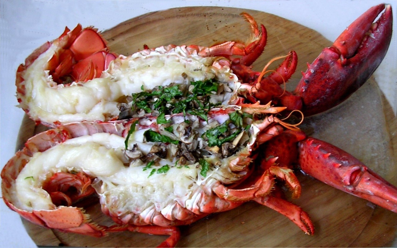 Resepti riisille ja hummerille – herkullinen ja tuoksuva ruoka, joka sopii täydellisesti juhlaan.