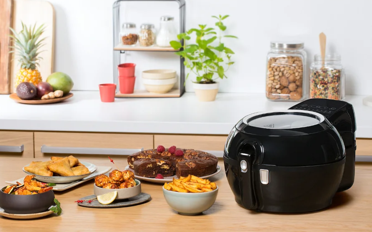 Parannettu versio ilmakeittimen, joka tuli myyntihitti ”Mustan perjantain”, halpeni: se tuli kompaktimpi ja tehokkaampi.