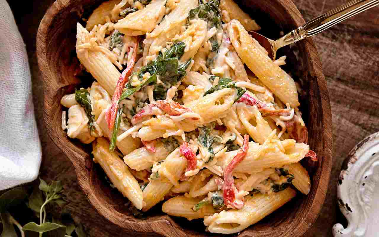 Viikonlopun menu: pasta nokkosella, marinoidulla kanilla ja suomalaisilla paahtoleipillä.