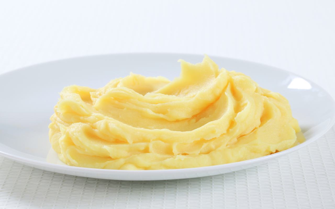 Tämä ei ole vain perunamuusia ja makkaraa: se on yksinkertainen suomalainen illallinen, joka ei tyhjennä lompakkoasi.