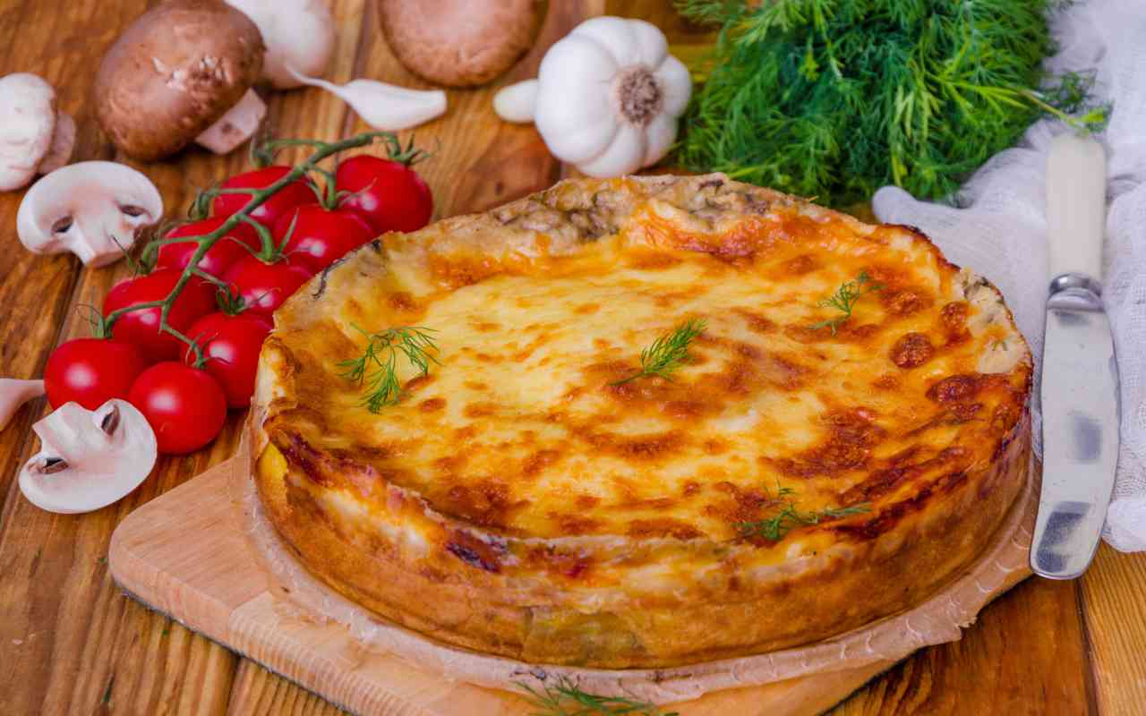 Mikroaaltouunissa valmistettu tonnikalapiirakka on tämän joulun hittituote: helppo resepti, joka valmistuu 10 minuutissa