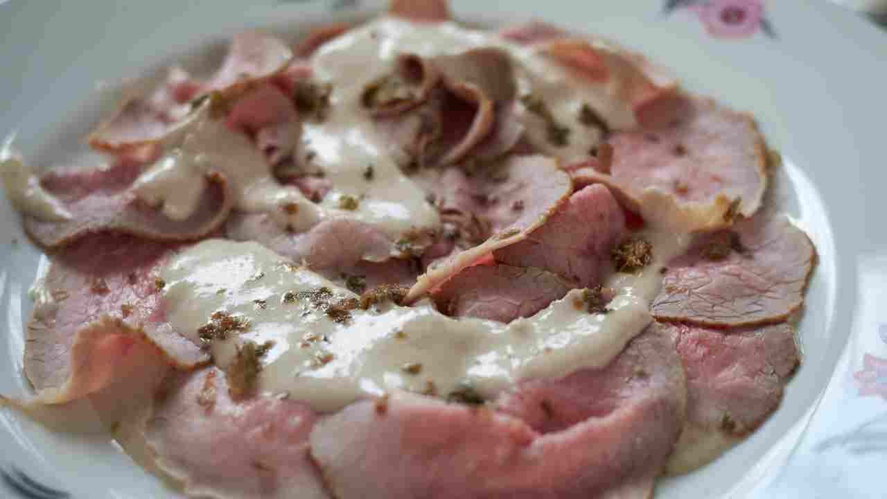 Kuinka valmistaa vitel tone: kuuluisan Cordovan kokin resepti jouluksi.