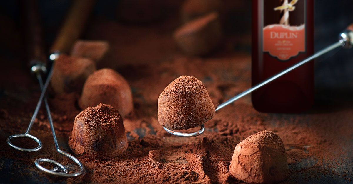 Truffelit tummalla suklaalla ja viskikermalla