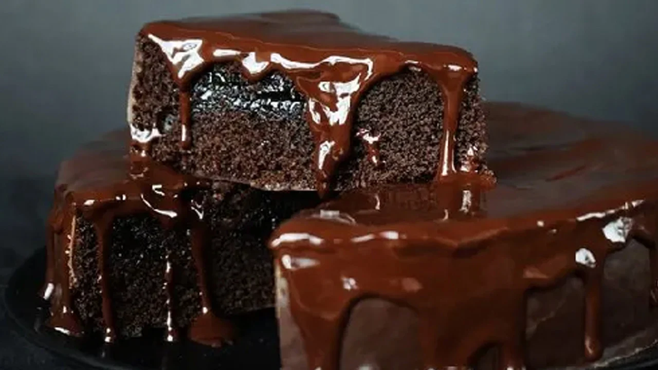 Tähtimäinen suklaakakku pähkinöillä