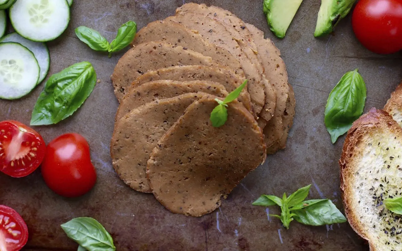 Kuinka valmistaa edullinen versio vitello tonnella: resepti, joka auttaa välttämään turhia kuluja joulusesongin aikana