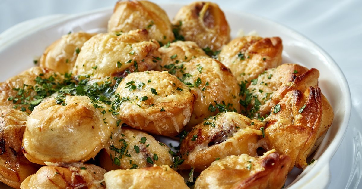 Nyt keitetyt pelmenit ovat kiellettyjä kotona: tavalliset pelmenit pakkauksesta, mutta maistuvat kuin kalliissa ravintolassa – lautaselta katoaa kaikki minuutissa.