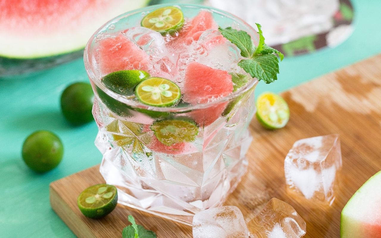 Baarimestareiden salaisuudet kevyiden ja luovien cocktailien luomiseen vuodenvaihteen juhliin