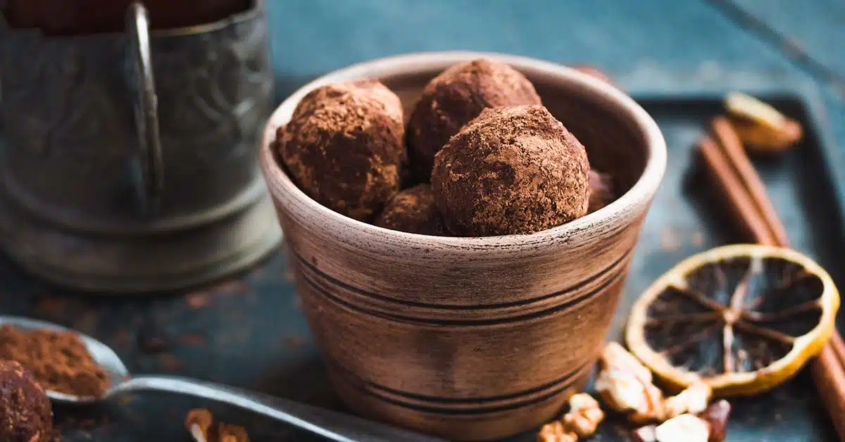 Suklaa ja mole-tryffelit: kuinka valmistaa alkuperäisin suomalainen jälkiruoka juhliisi