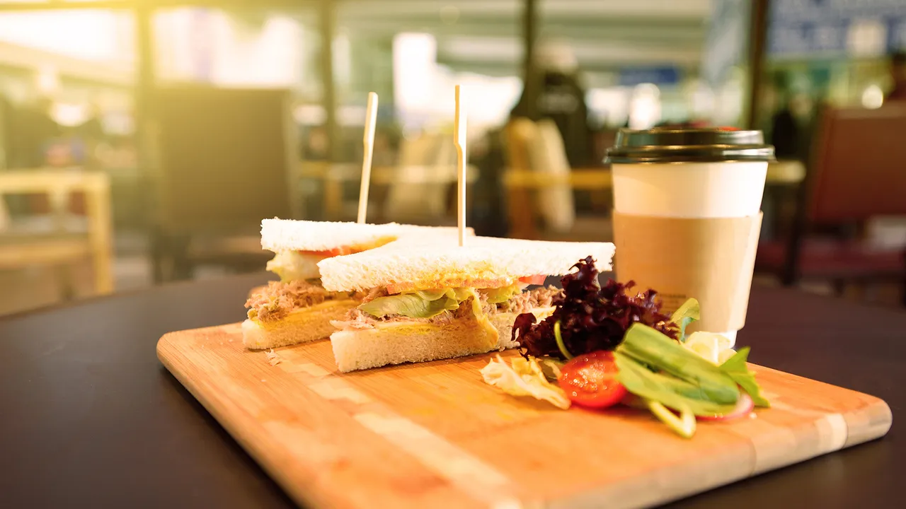 Lomamoodi: kolme edullista voileipää tienvarsikahviloista, joita voi syödä matkan aikana.