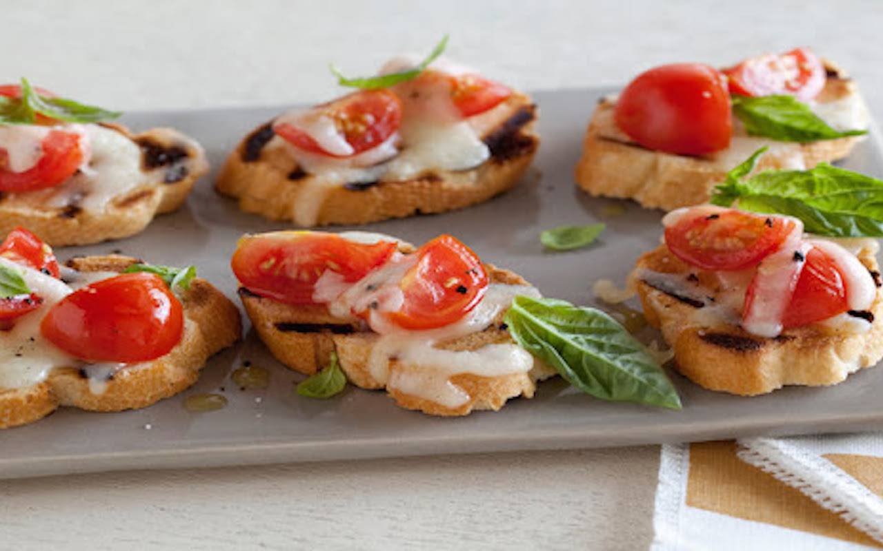 Neljä jouluisten kanapeiden ideaa, jotka ovat helppoja valmistaa ja jotka erottuvat maunsa ja kermamaisen tekstuurinsa ansiosta.