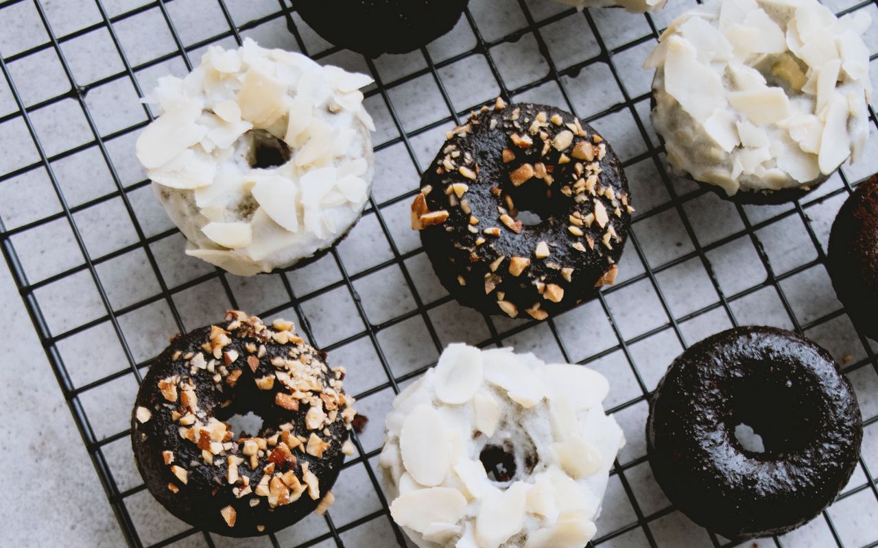 Terveelliset donitsit 15 minuutissa: resepti ilman jauhoja ja sokeria, kaurapuurolla