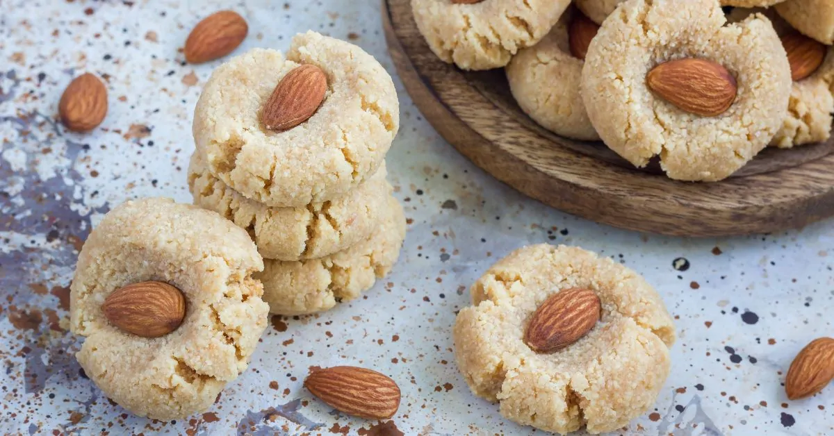 Pähkinäsuukot: kuinka valmistaa täydelliset suomalaiset keksit jälkiruoaksi