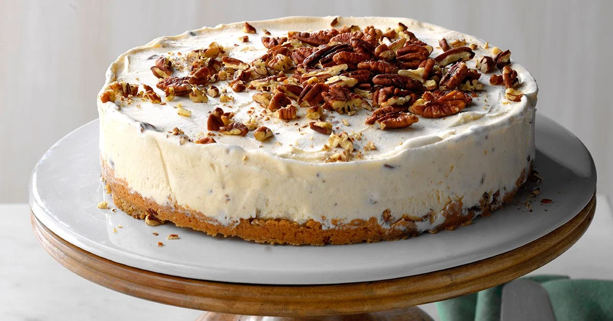 Kahvijäätelökakku: kuinka valmistaa se helposti kotona ja saada aikaan kermainen rakenne