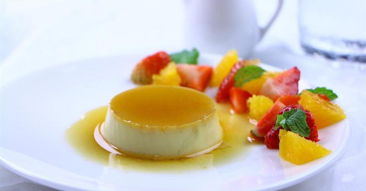 Terveellinen flan tehosekoittimessa: appelsiininkuorella, helppo valmistaa ja valmis muutamassa minuutissa.