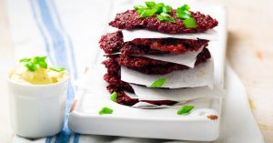 Hyödylliset porkkana- ja punajuuripannukakut: helppo resepti ilman uunia ja nopeasti valmistuva