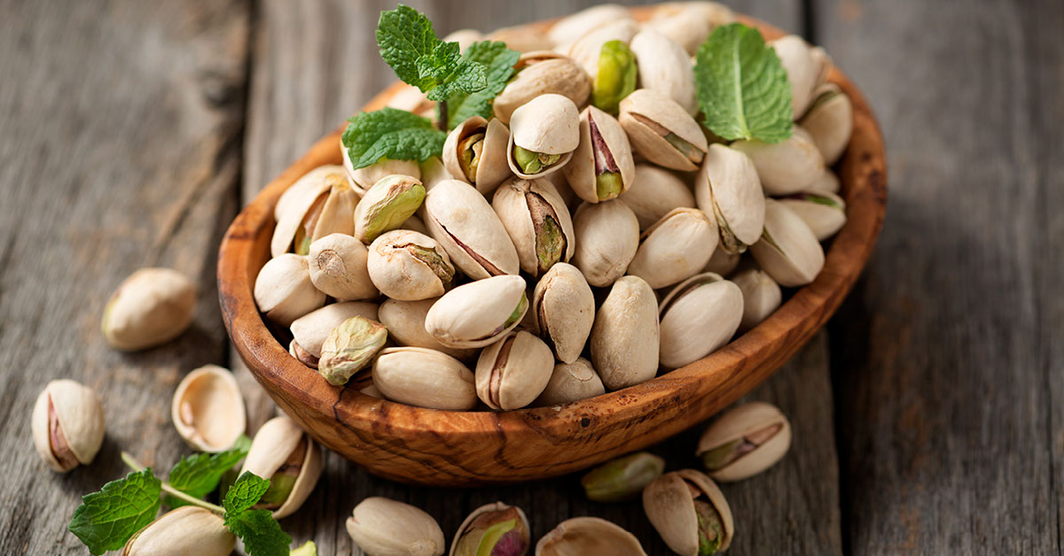 Ostin lehtitaikinaa ja pistaasipähkinöitä ja aion valmistaa hyvin yksinkertaisen jälkiruoan.