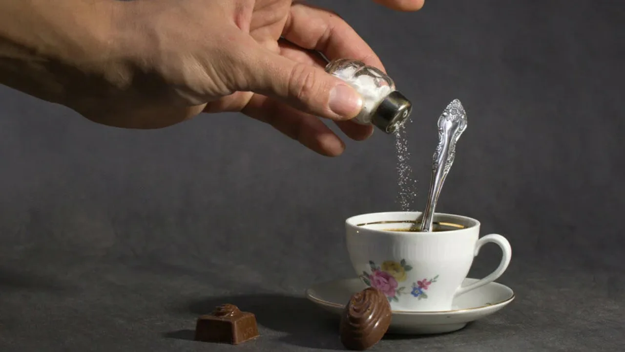 Lisää ripaus kahviin. Se hillitsee ruokahalua ja parantaa keskittymiskykyä.