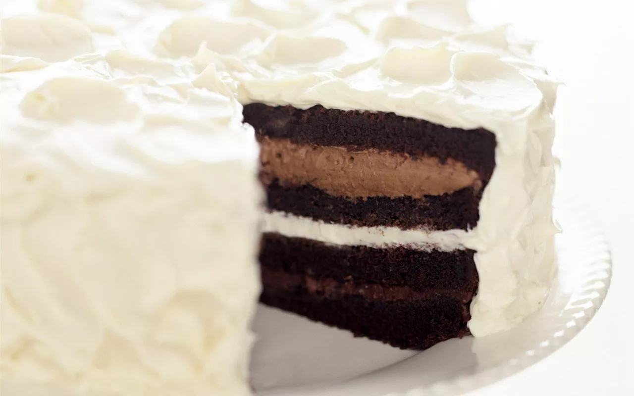 Suklaa-Spartak ja herkullinen kermakastike – juhlapöydässä se katoaa nopeammin kuin mikään Napoleon-kakku.