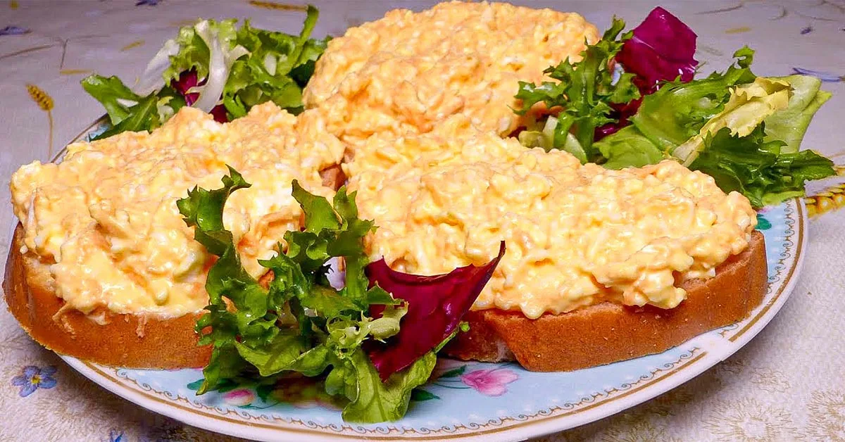 Voileivät sulatejuustolla ja porkkanalla