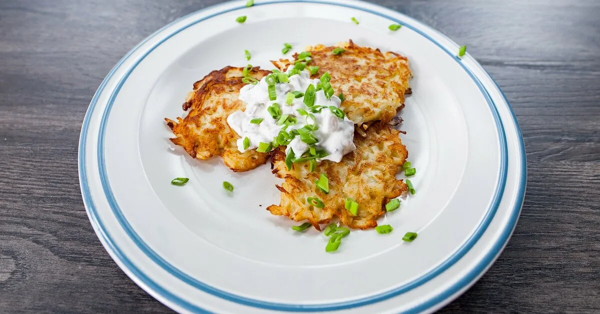 Lisää tämä raastettuun perunaan, niin pannukakut eivät ime rasvaa. Ne tulevat kullanruskeiksi ja rapeiksi.