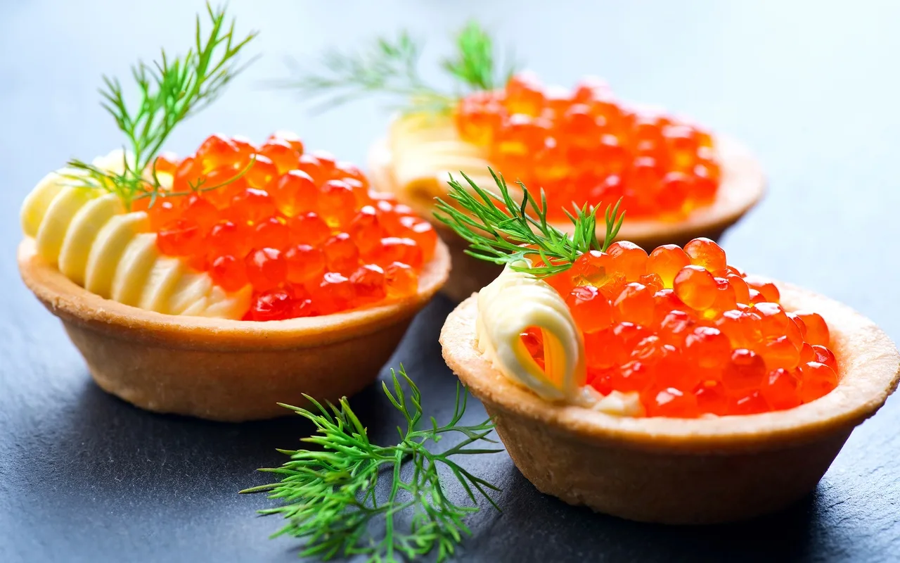 Tämä herkullinen lohi- ja tuorejuustopohjainen ruokalaji on juhlapöydän hittituote: se on helppo valmistaa!