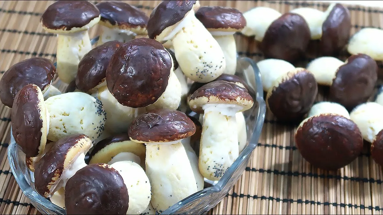 Tämän reseptin toin mukanani Marokosta. Nämä ”sieni”-keksit sulavat suussa.