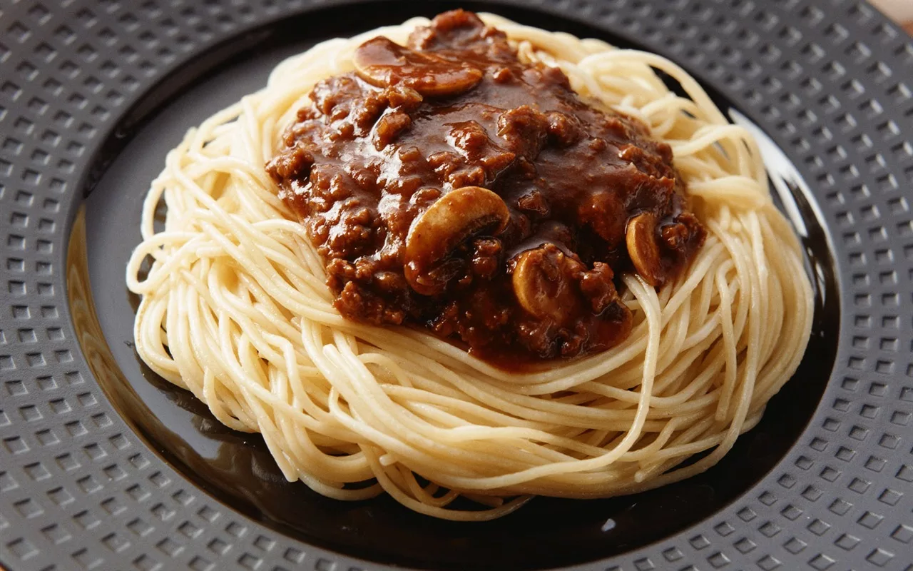 Pasta lihalla ”viikoksi”: se sama mausteinen jauheliha, jota haluat syödä jopa ilman lisuketta