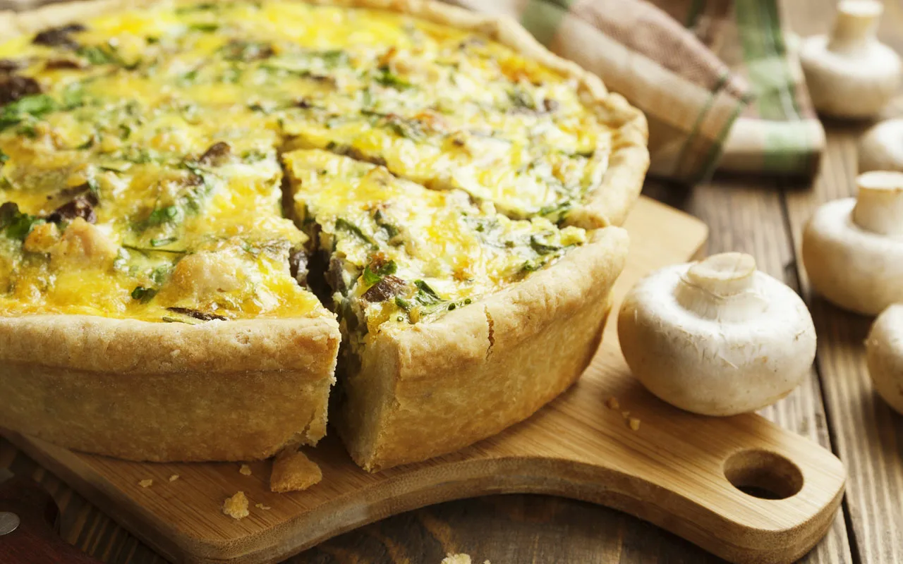 Mikroaaltouunissa valmistettu tonnikalapiirakka on tämän joulun hittituote: helppo resepti, joka valmistuu 10 minuutissa