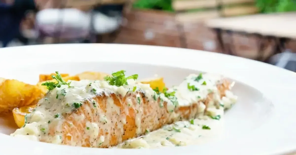 Sisar Anastasian kalaresepti jouluaattona on parempi kuin karppi. En ole vielä ehtinyt syödä ensimmäistä annosta loppuun, kun jo mietin lisäannosta.