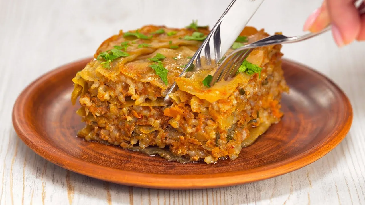 Lasagne kaalilla ja jauhelihalla: miten valmistaa talven paras lasagne.