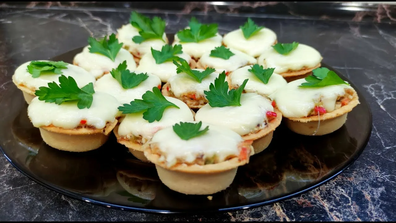 Niiden kanssa ei tarvita salaatteja: kolme suosituinta täytettä tartaletteihin, jotka katoavat pöydältä ensimmäisinä