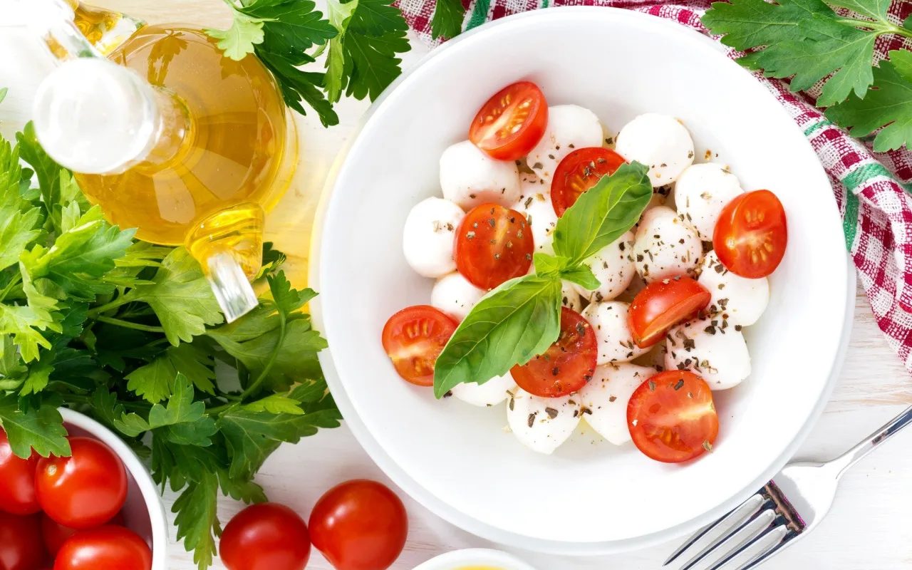 Tarvitset vain kaksi ainesosaa ja uunin tai ilmakeittimen, jotta voit valmistaa tämän ruokalajin, joka ratkaisee illallisongelmasi 20 minuutissa.