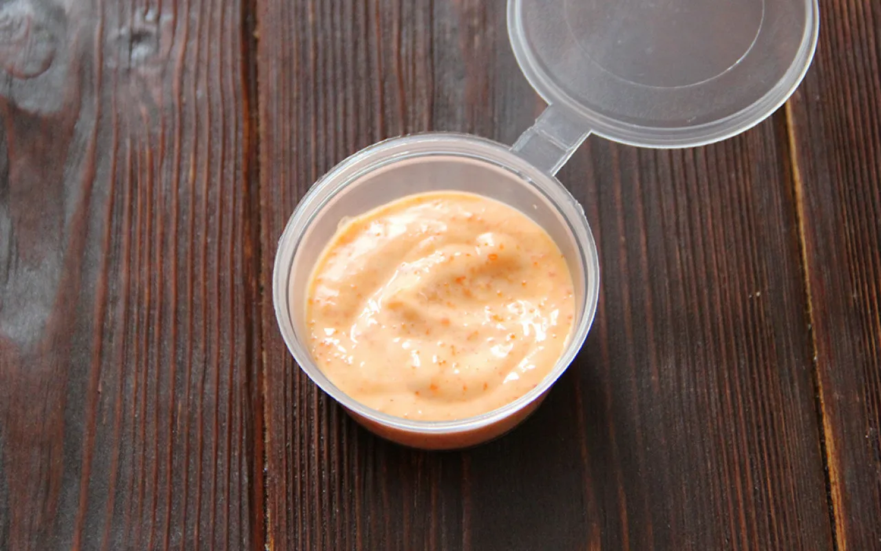 Mitä romesco-kastike sisältää ja miten se valmistetaan kotona: 8 ainesosan resepti, joka tuo mieleen Välimeren maut