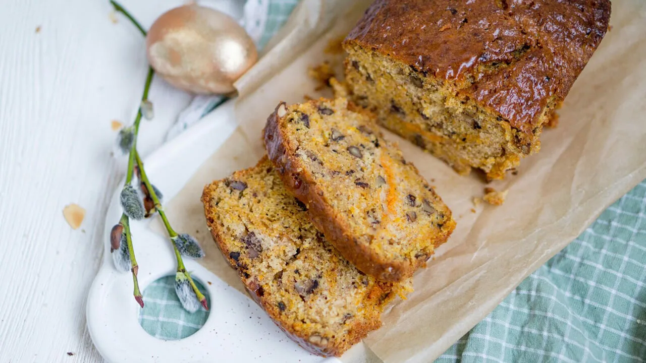 Porkkanakakku pähkinöillä ja appelsiinilla: syödään heti – ja koko keittiö tuoksuu juhlavasti