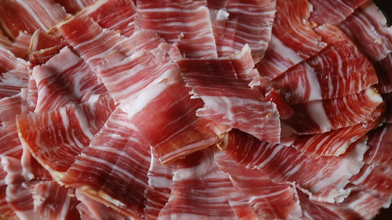 Mitä on ”epätyypillinen” kinkku ja miten se eroaa iberialaisesta kinkusta?